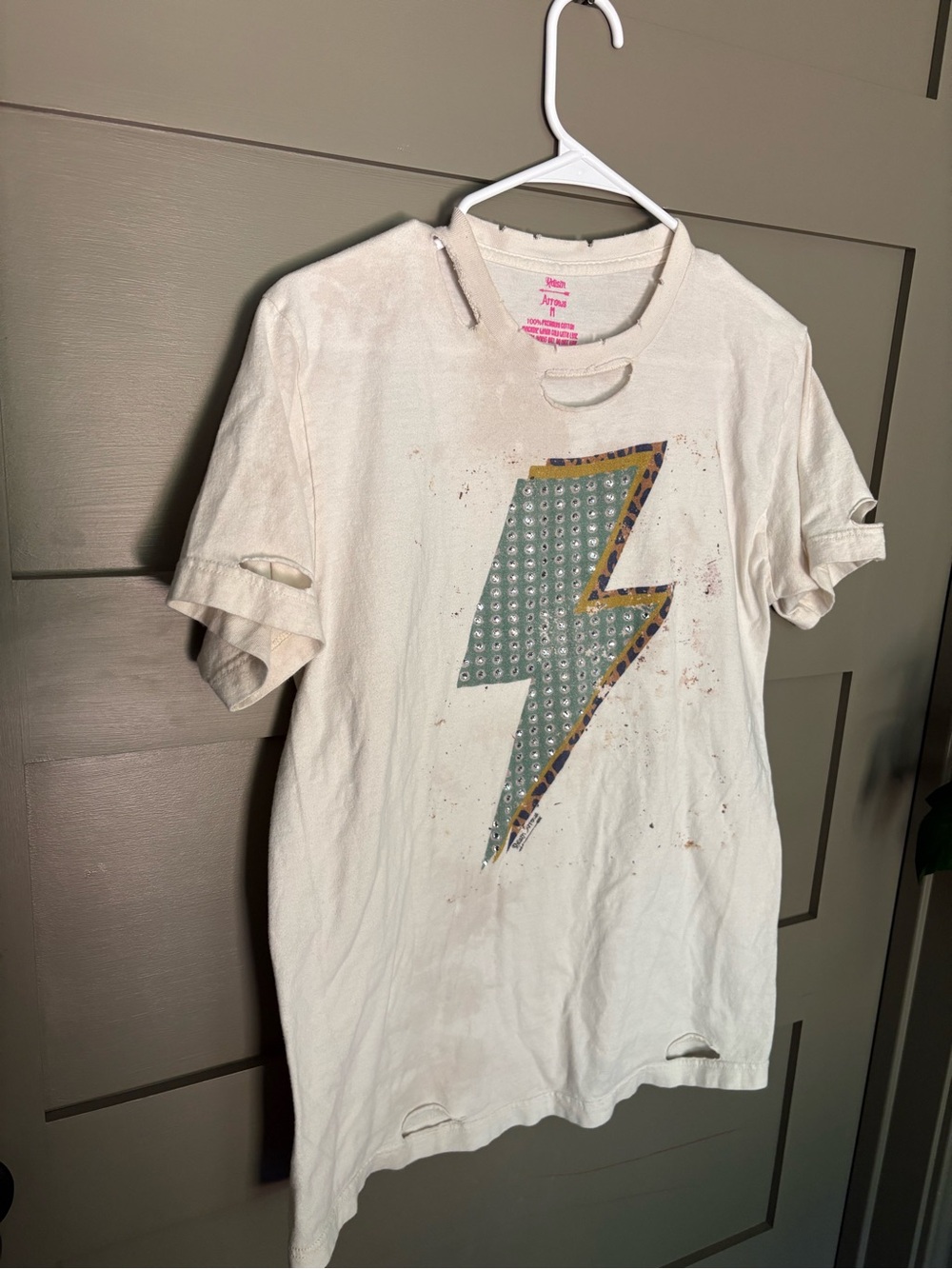 Distressed Cream Short Sleeve Tee with Studded Blue Lightning Bolt